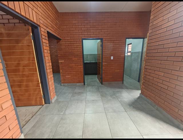 243M² WAREHOUSE TO LET IN ORMONDE
